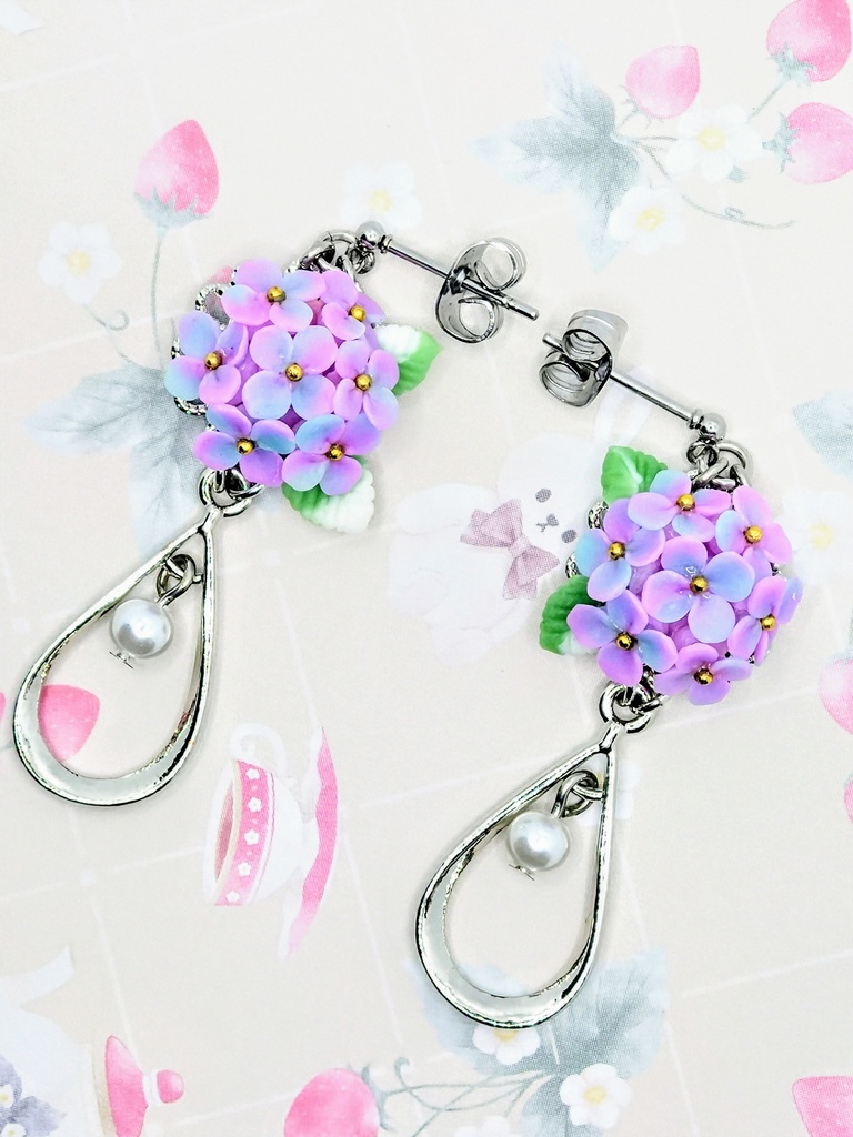 555 紫陽花のブーケピアス