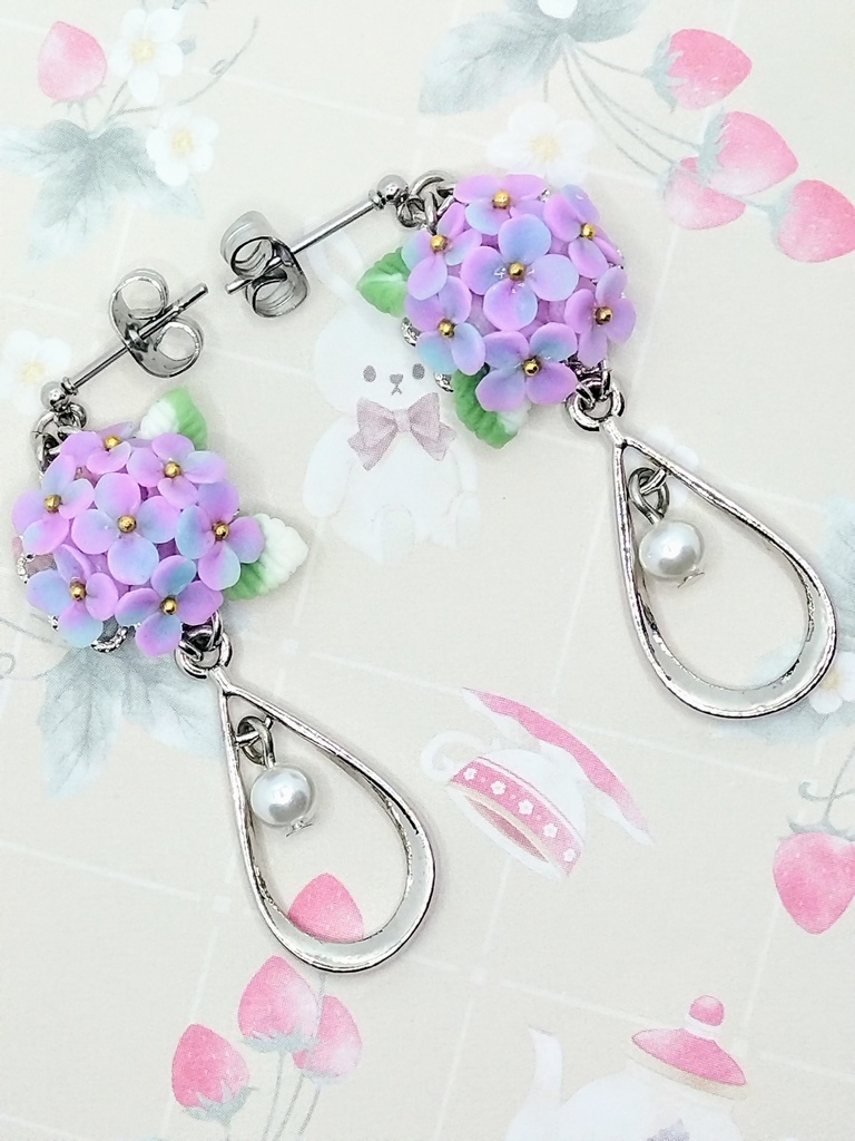 555 紫陽花のブーケピアス