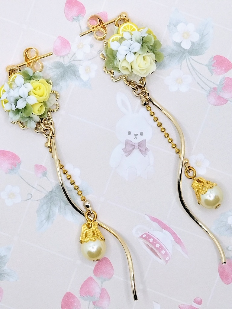 558 レモンブーケのピアス
