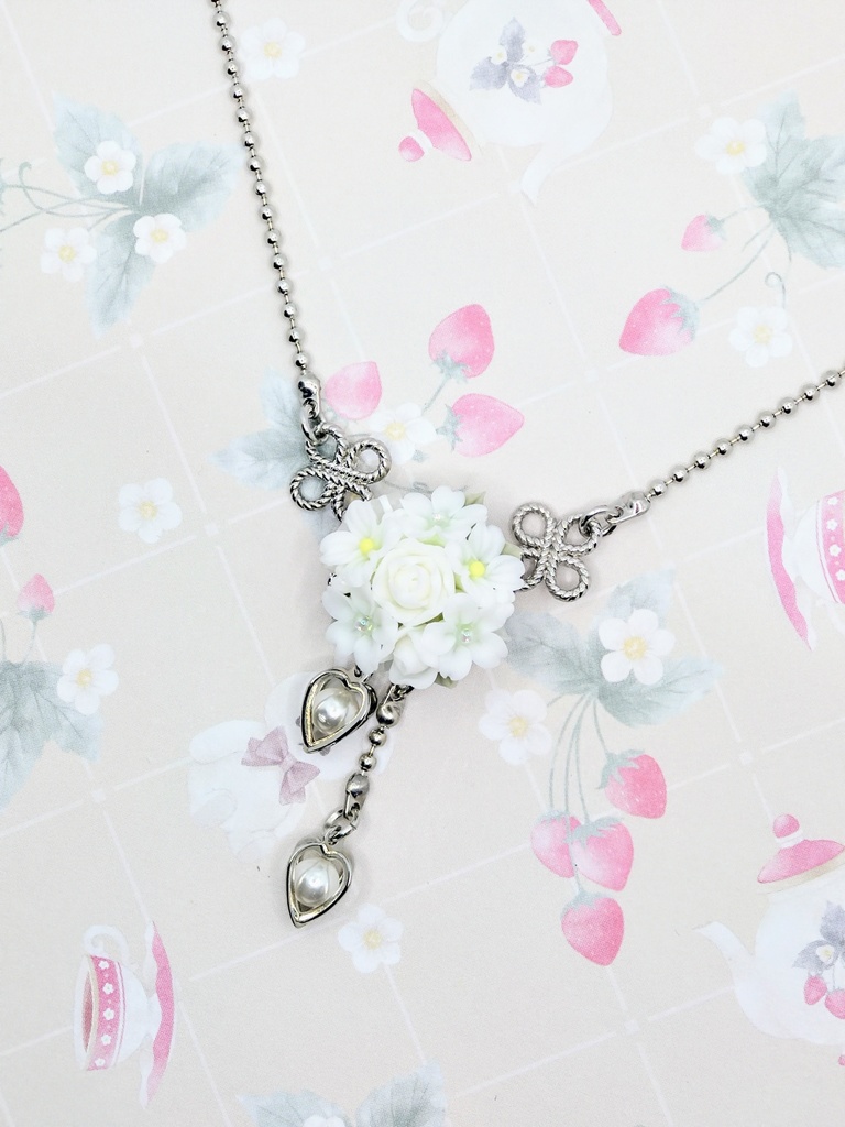 554 白桜のブーケネックレス