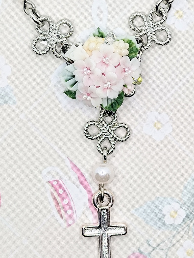 565 桜ブーケのミニロザリオネックレス