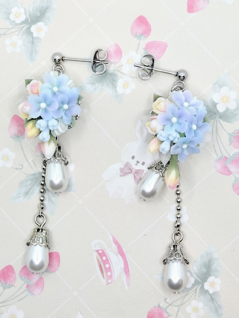 504 デルフィニウムのブーケピアス