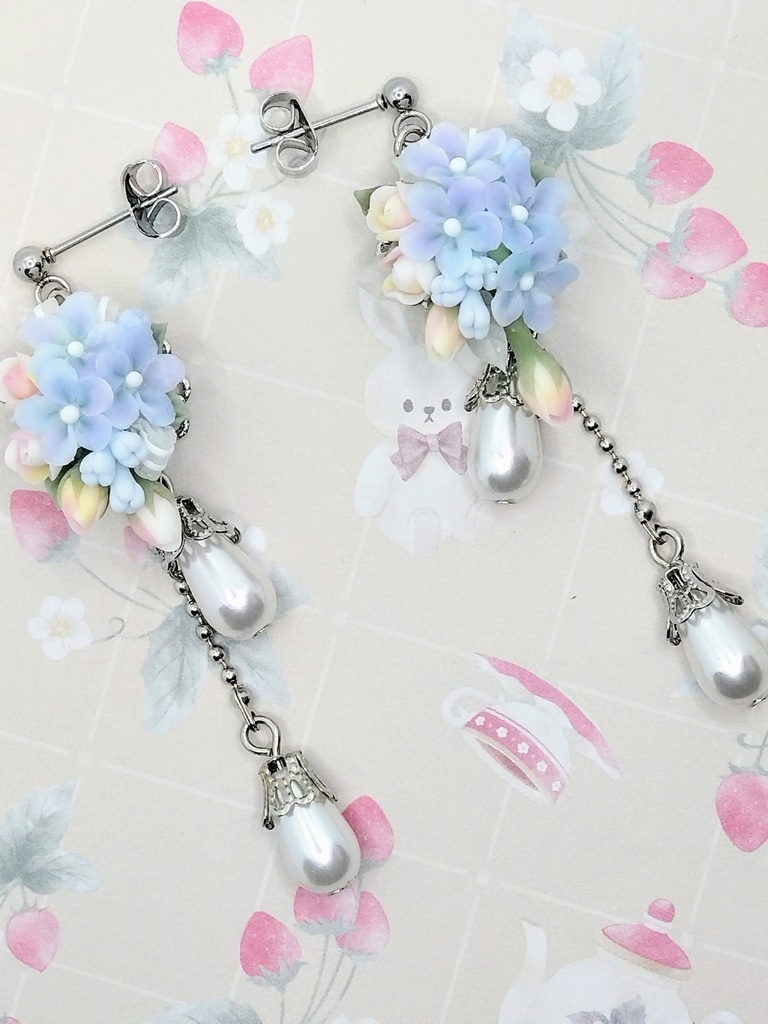 504 デルフィニウムのブーケピアス