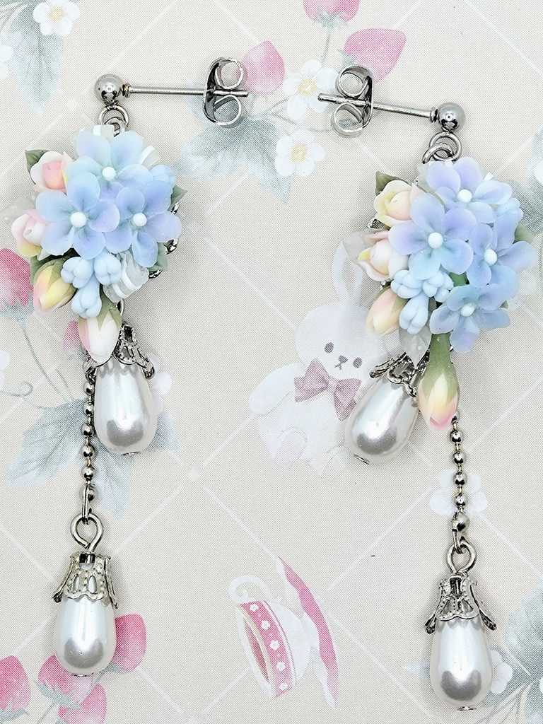 504 デルフィニウムのブーケピアス