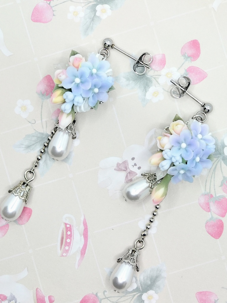 504 デルフィニウムのブーケピアス