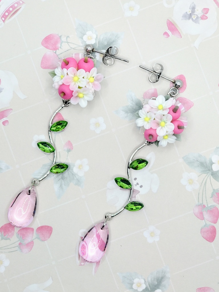 510 ピンクのリンゴブーケピアス