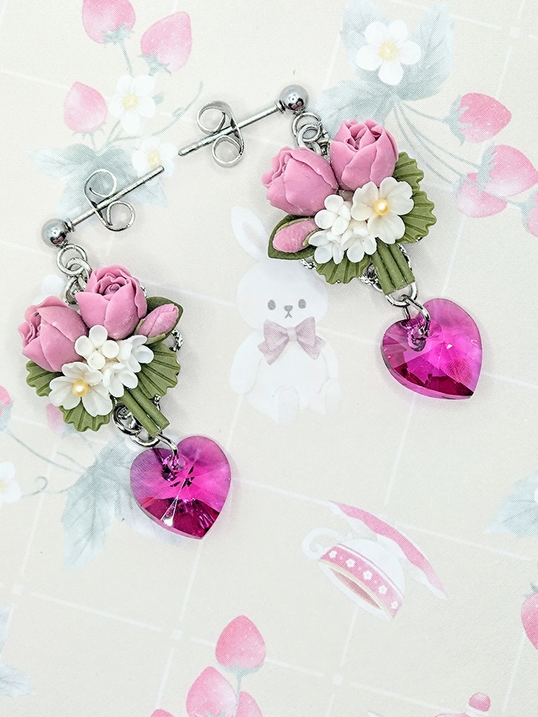 502 濃ピンクのチューリップブーケピアス