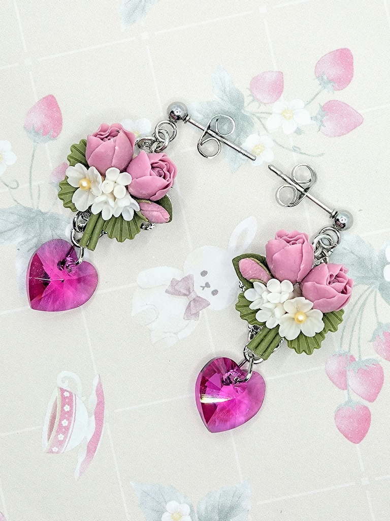 502 濃ピンクのチューリップブーケピアス