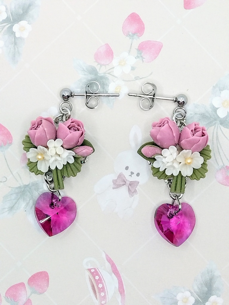 502 濃ピンクのチューリップブーケピアス