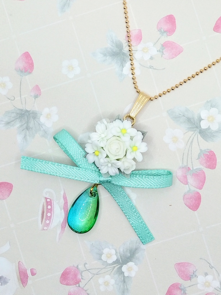 485 白桜のリボンネックレス（ゴールド）