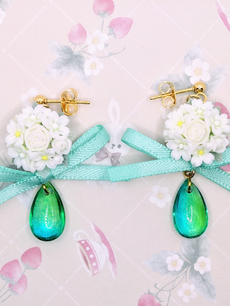 486 白桜のリボンピアス(ゴールド)