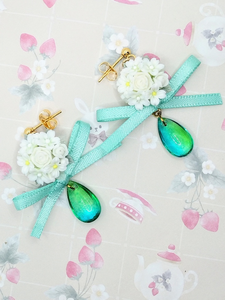 486 白桜のリボンピアス(ゴールド)