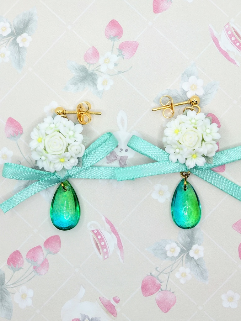 486 白桜のリボンピアス(ゴールド)