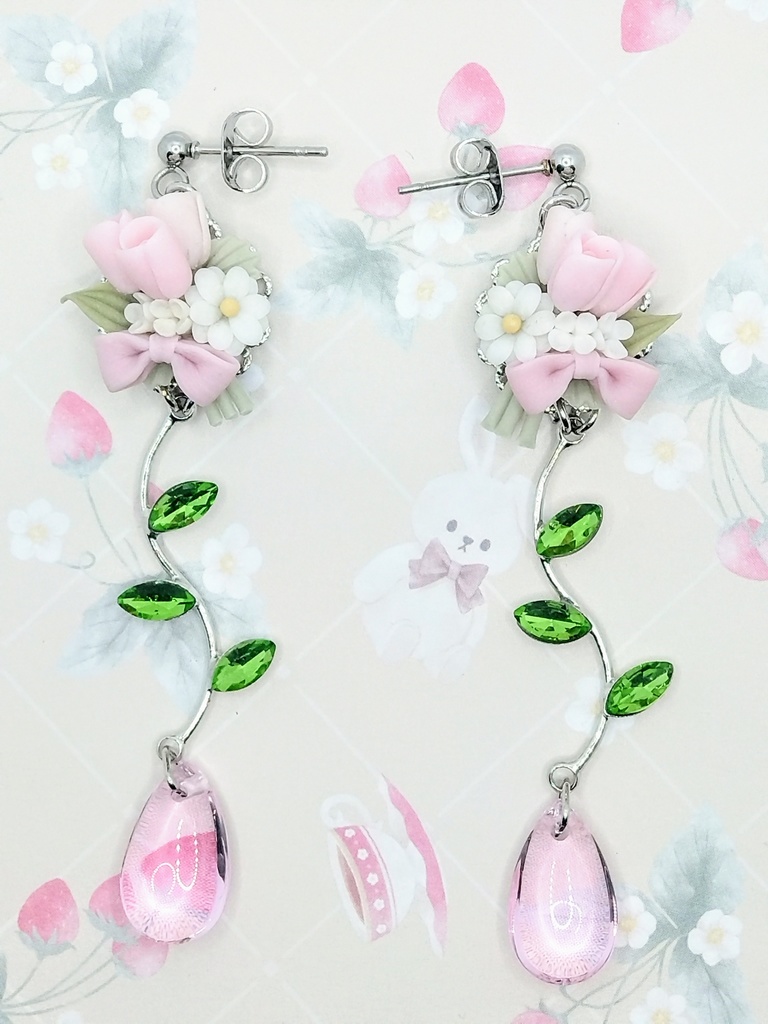 524 ピンクのチューリップリボンブーケのピアス