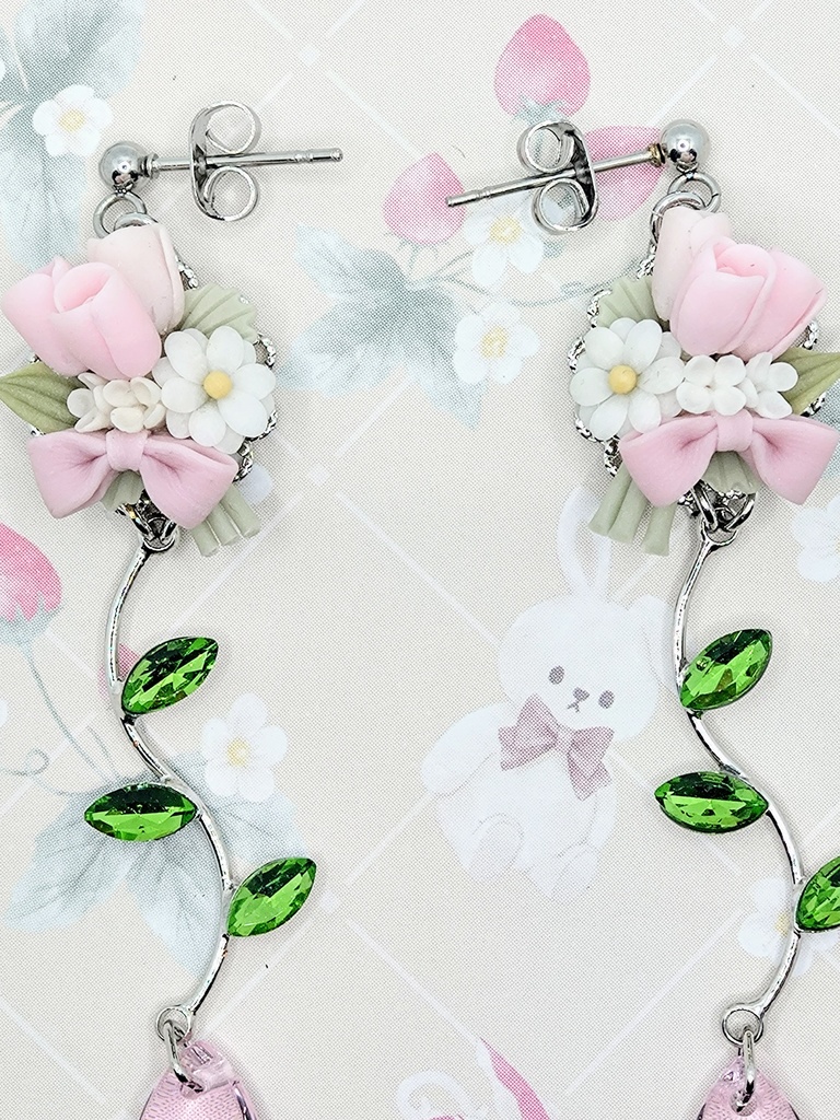 524 ピンクのチューリップリボンブーケのピアス