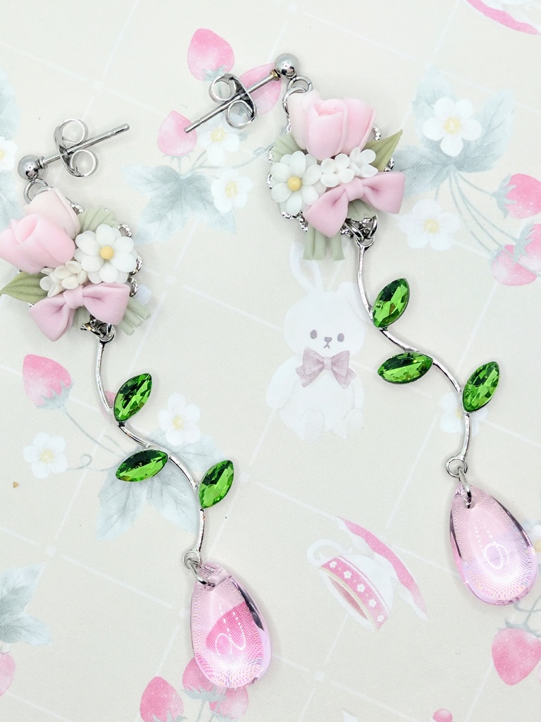 524 ピンクのチューリップリボンブーケのピアス