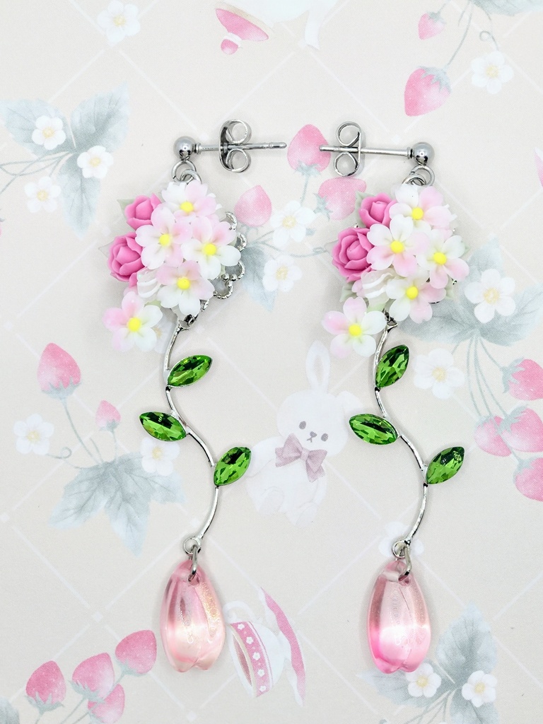 488 桜のキャスケードブーケピアス(花びらチャーム)