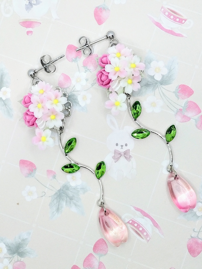 488 桜のキャスケードブーケピアス(花びらチャーム)