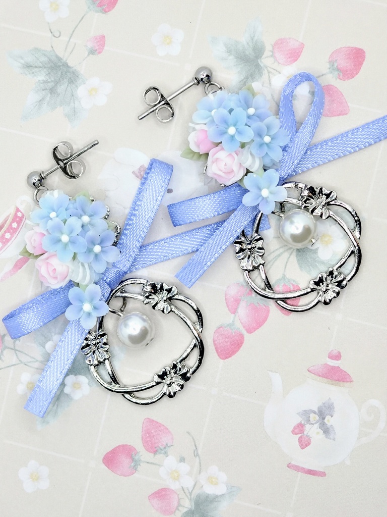 495 青い桜のキャスケードブーケピアス(リースチャーム)