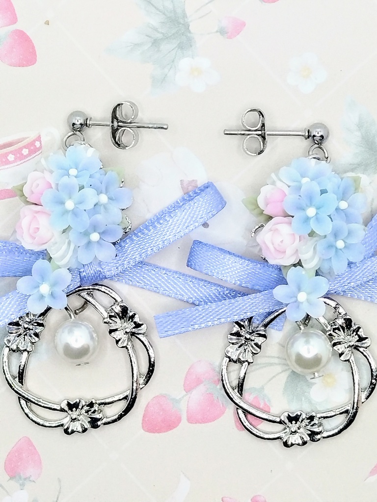 495 青い桜のキャスケードブーケピアス(リースチャーム)