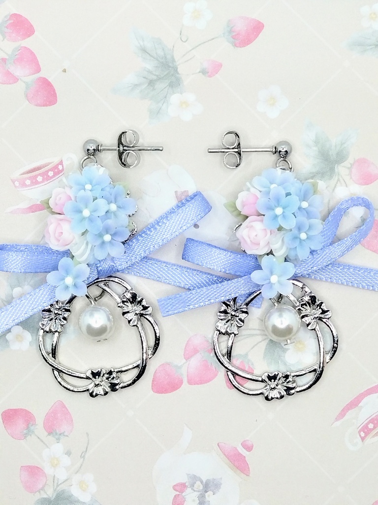 495 青い桜のキャスケードブーケピアス(リースチャーム)