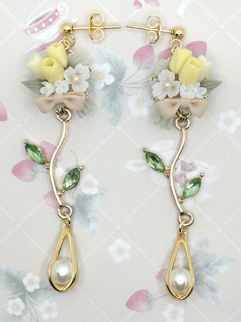 585 チューリップのブーケロングピアス