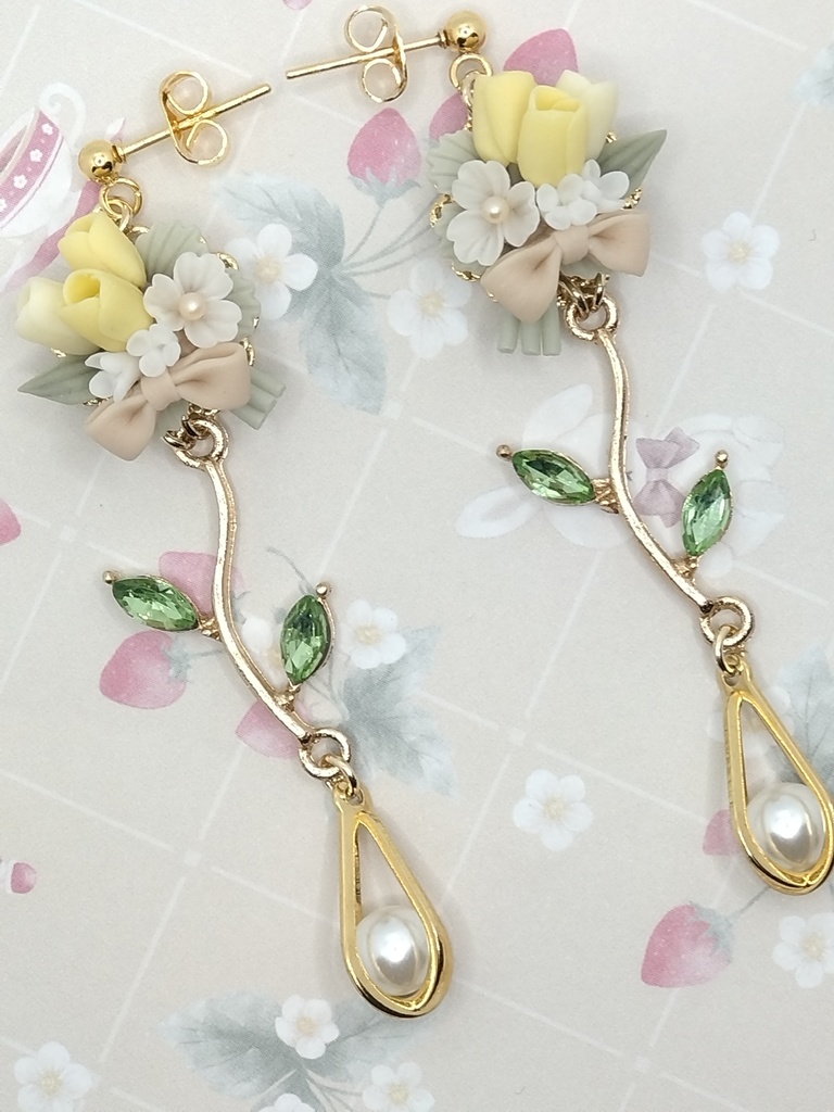 585 チューリップのブーケロングピアス
