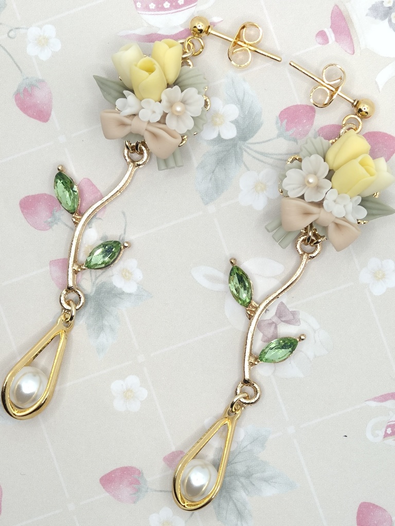 585 チューリップのブーケロングピアス