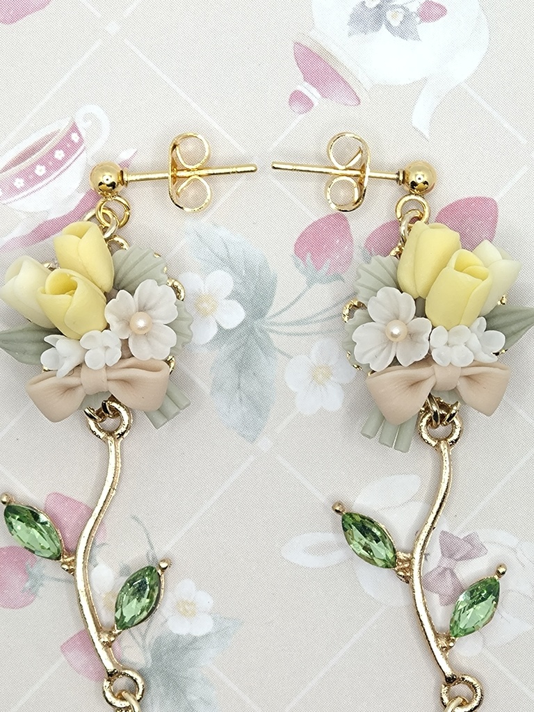 585 チューリップのブーケロングピアス