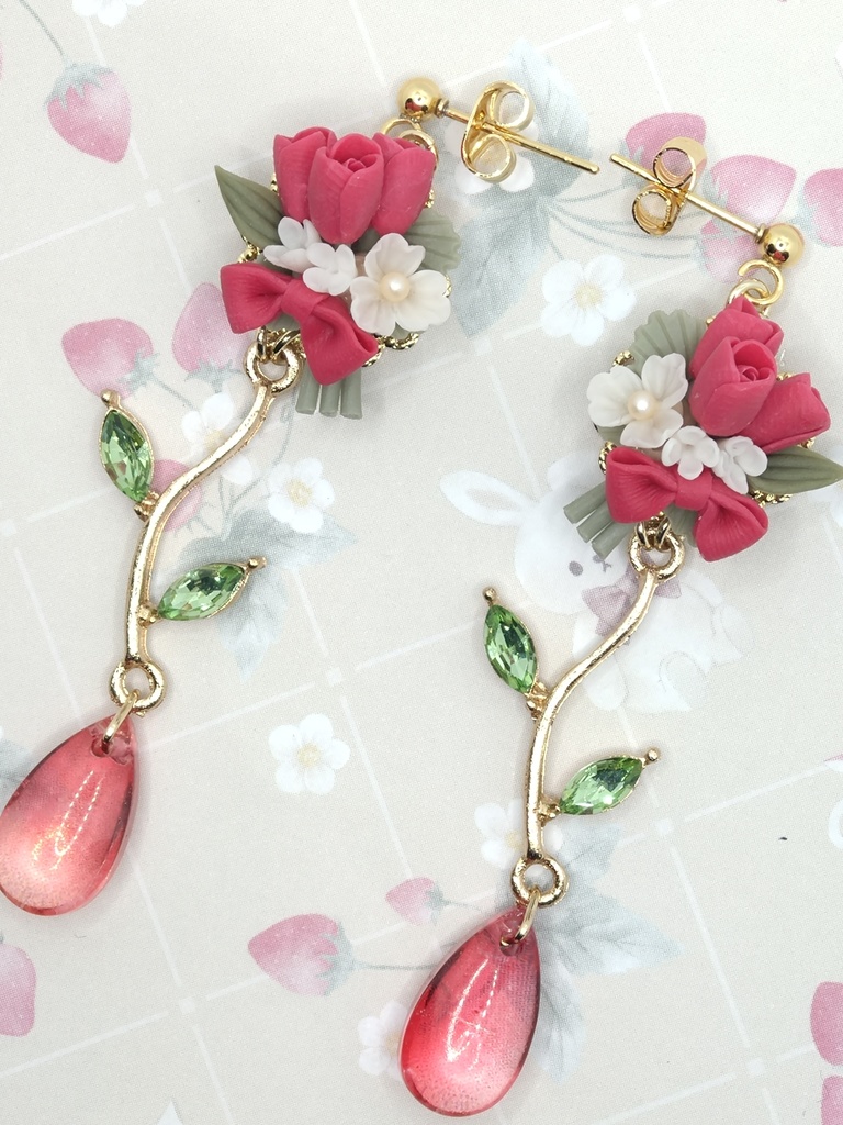 584 チューリップのブーケロングピアス