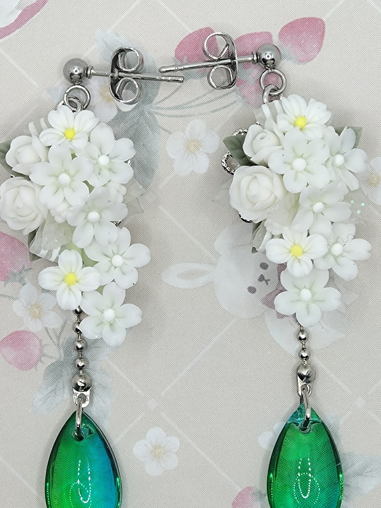 586 白桜のブーケピアス