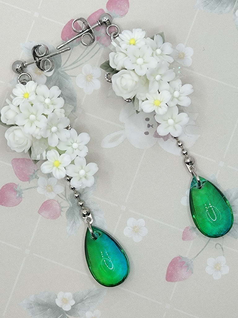 586 白桜のブーケピアス