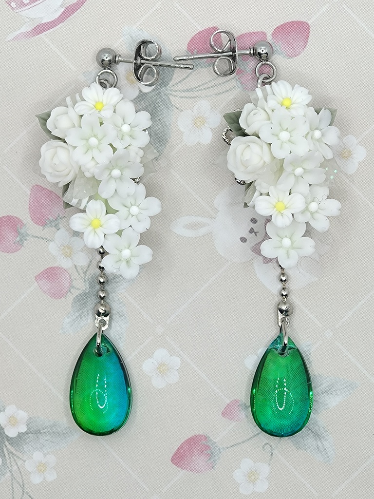 586 白桜のブーケピアス