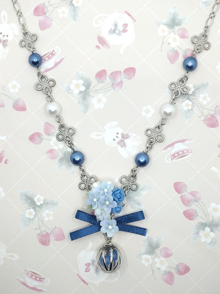 591 デルフィニウムのブーケネックレス(かごチャーム)