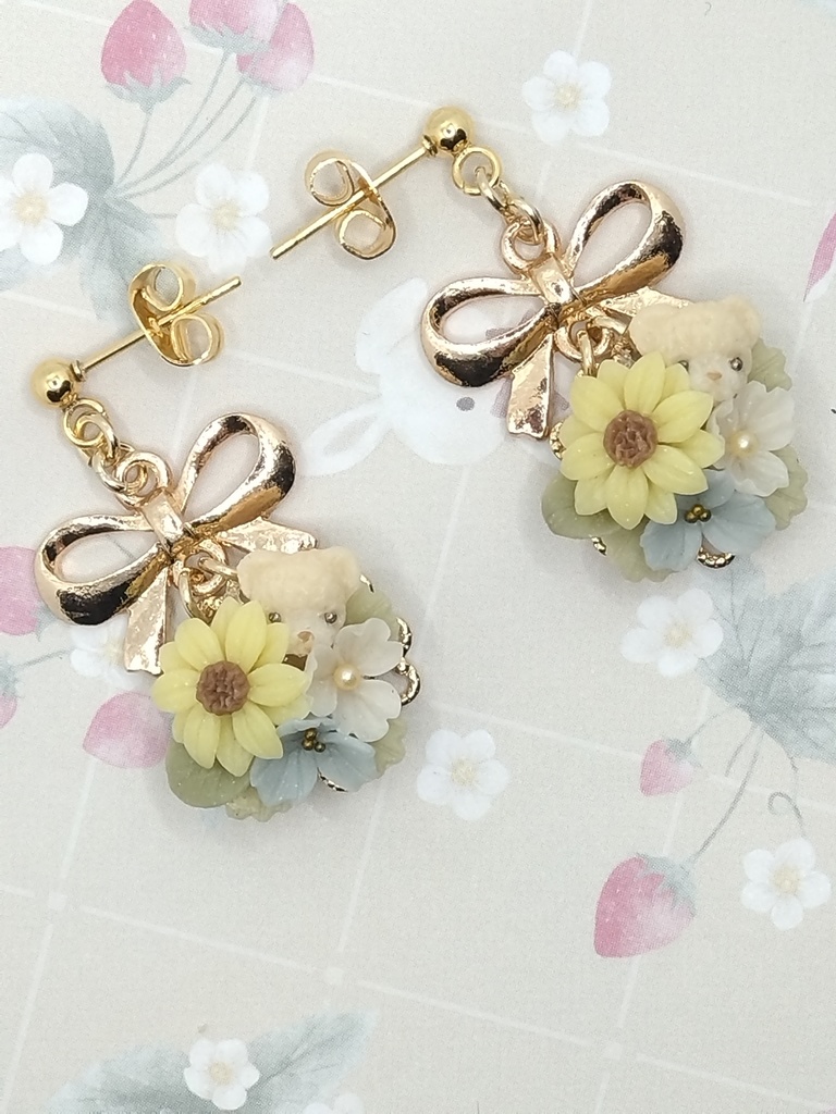 581 ひまわりとちびくまちゃんブーケのピアス