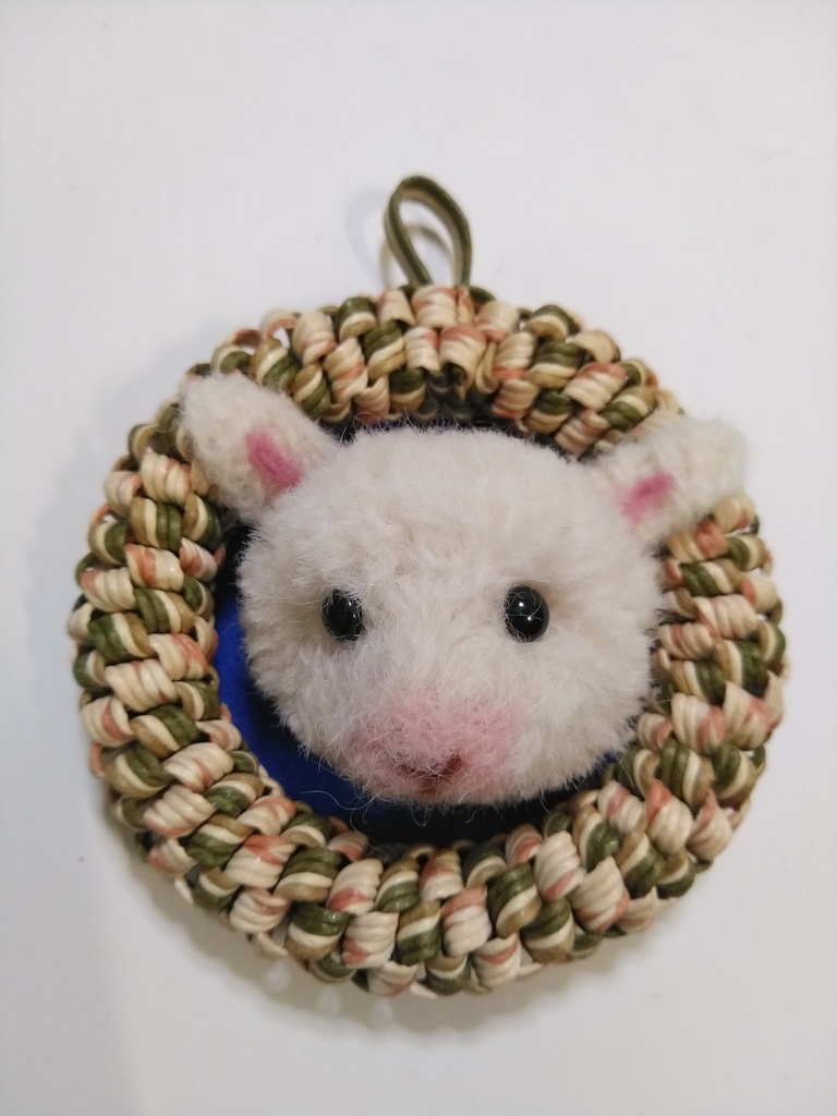 壁掛けブローチ　ヒツジ