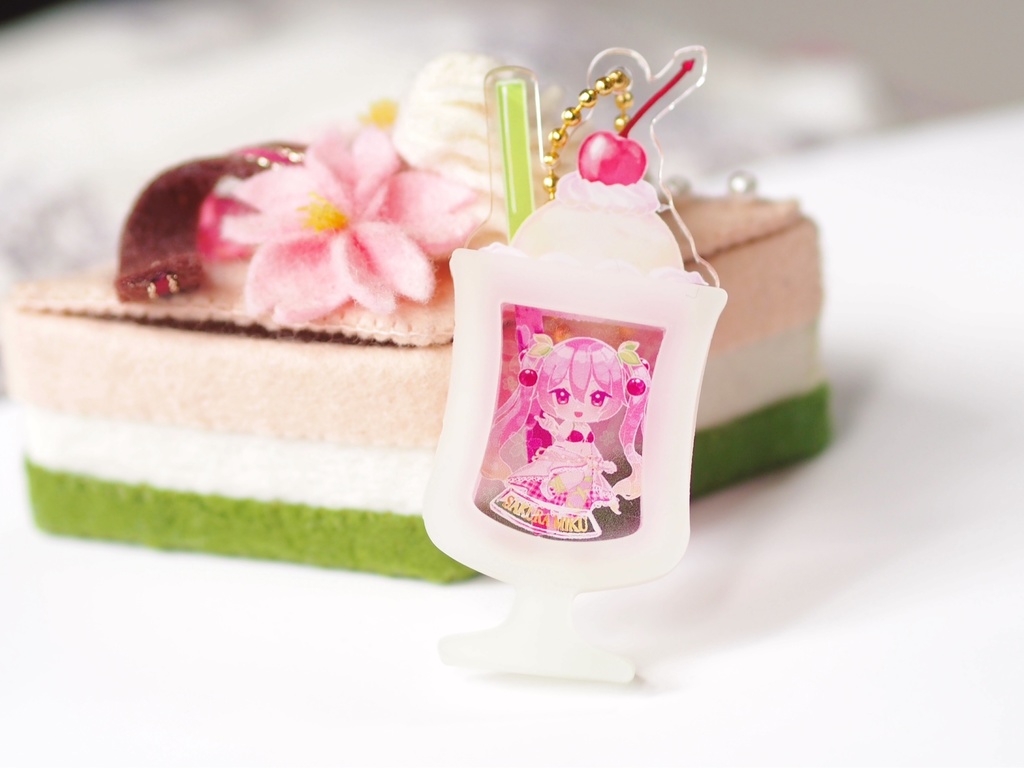 桜ミク&雪ミクのクリームソーダキーホルダー