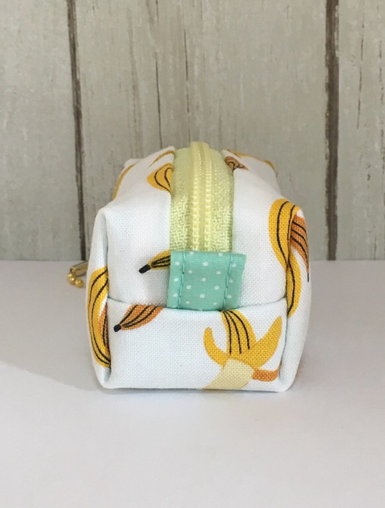 バナナ柄 ストラップ付きミニミニポーチ&キーホルダー