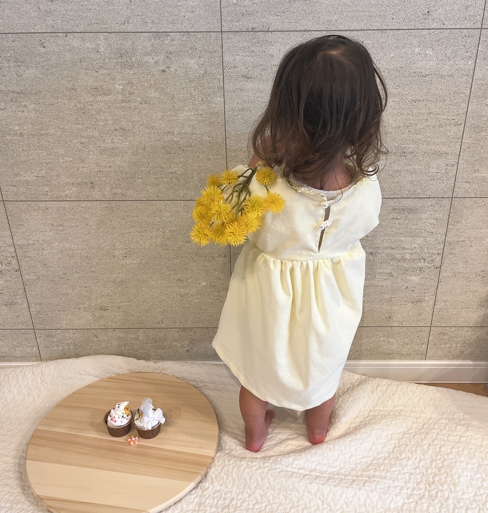 スタンドカラーフリルワンピース