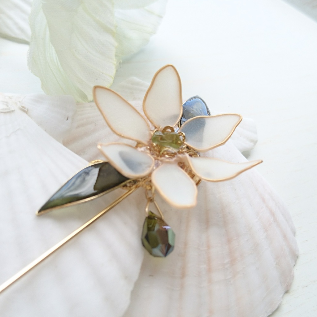 MGSザ・ボス■オオアマナのブローチピン