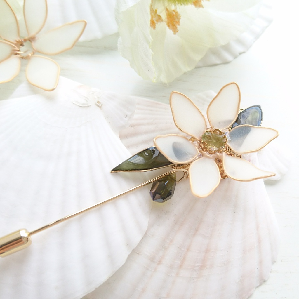 MGSザ・ボス■オオアマナのブローチピン