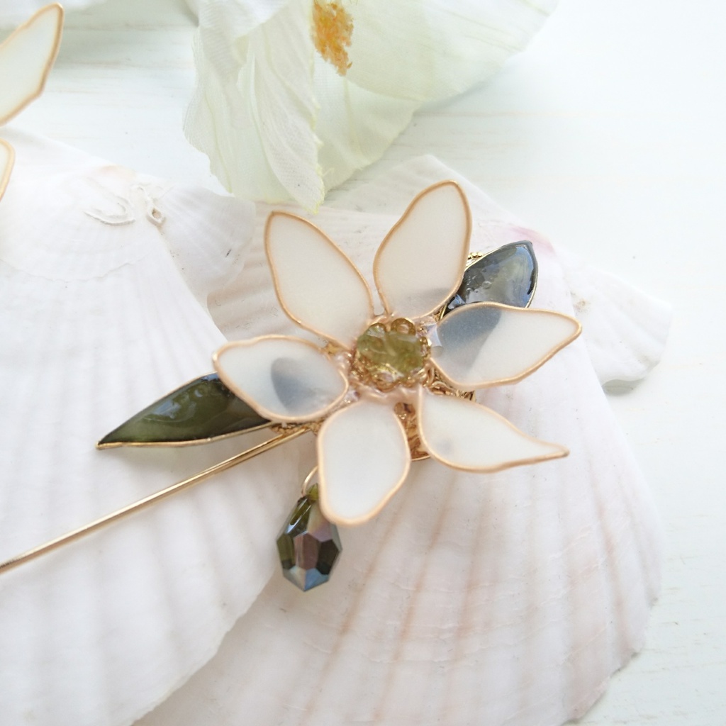 MGSザ・ボス■オオアマナのブローチピン