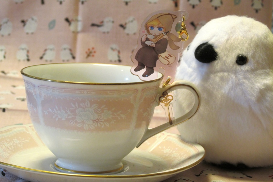 カップに乗る頭巾ちゃんアクキー(2種)