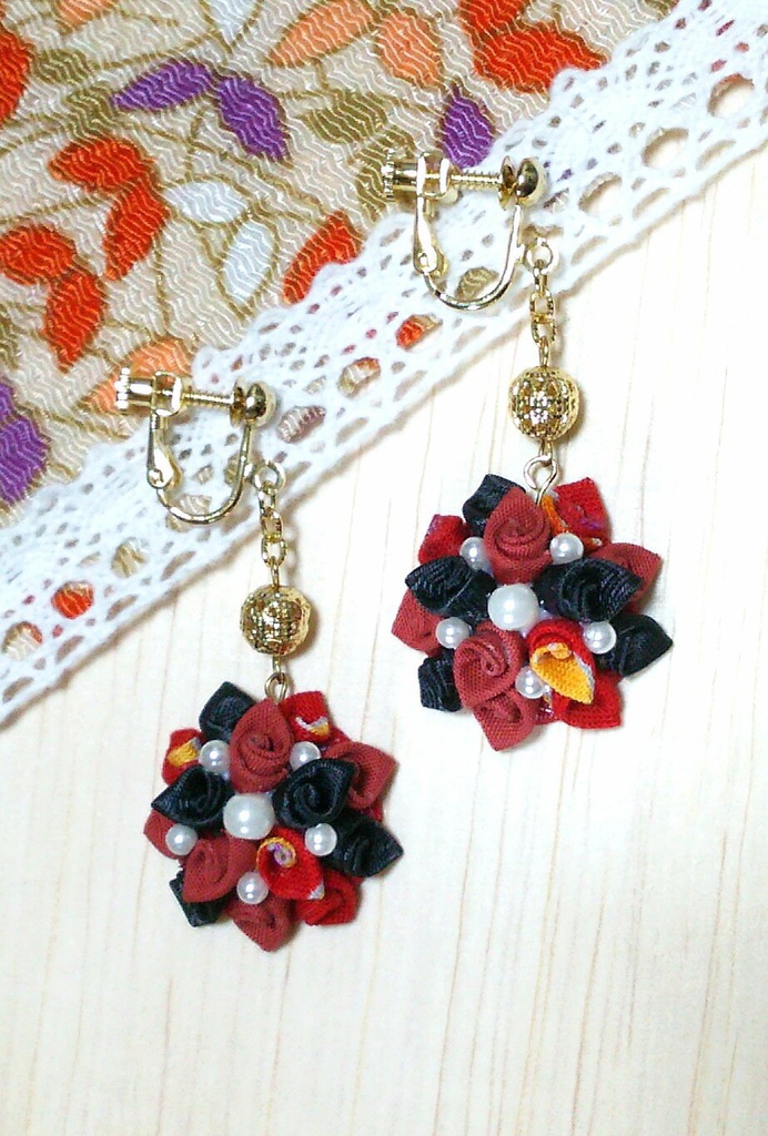 【刀剣モチーフ】加州清光イメージ・つまみ細工の花ドームのイヤリング