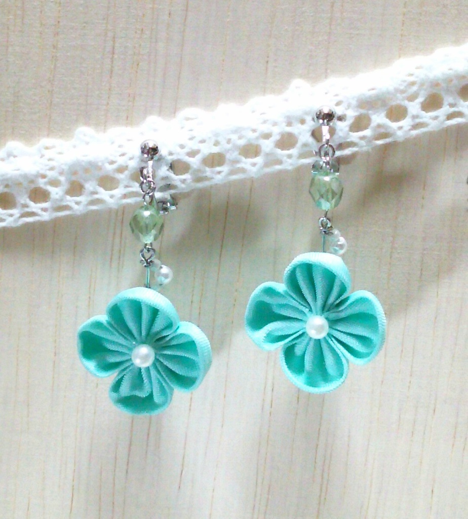 【ハイキュー!!】青葉城西イメージ・つまみ細工の小花イヤリング