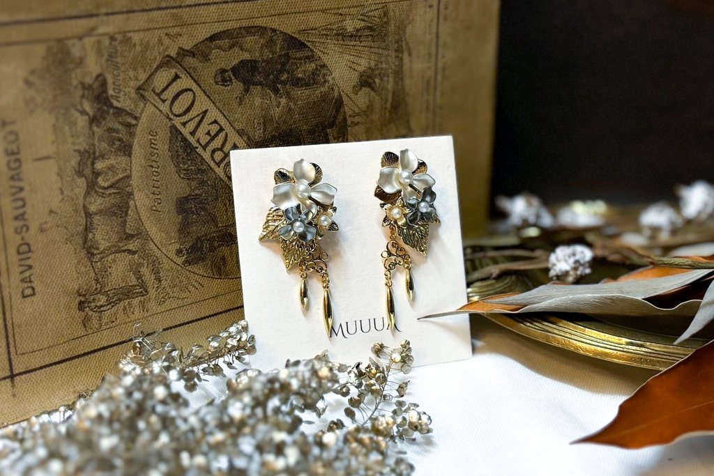 1/11新作◇鶴丸国永ヴィンテージブローチ風ピアス(イヤリング交換可)