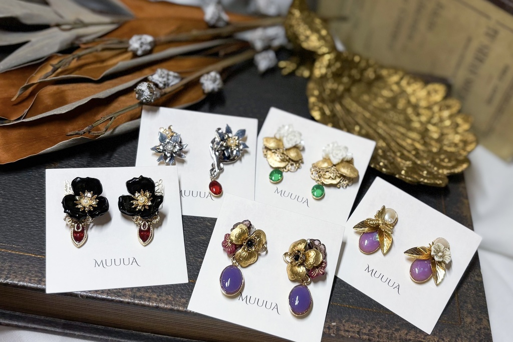 3/20新作◇初期刀ヴィンテージブローチ風ピアス(イヤリング交換可)