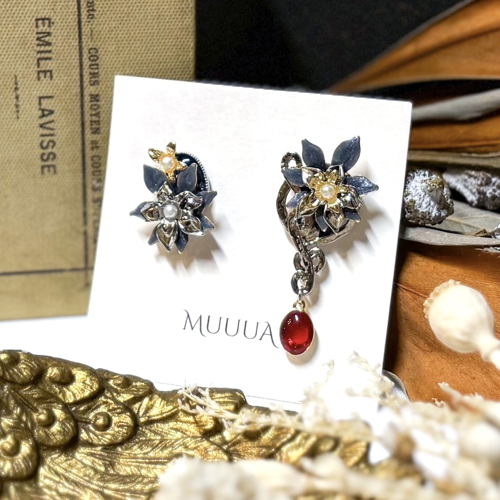 3/20新作◇初期刀ヴィンテージブローチ風ピアス(イヤリング交換可)