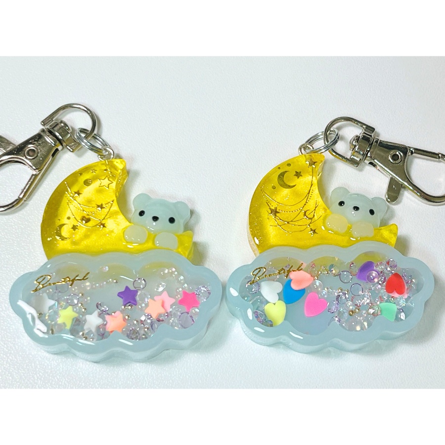 お空に浮かぶくまムーンキーホルダー1