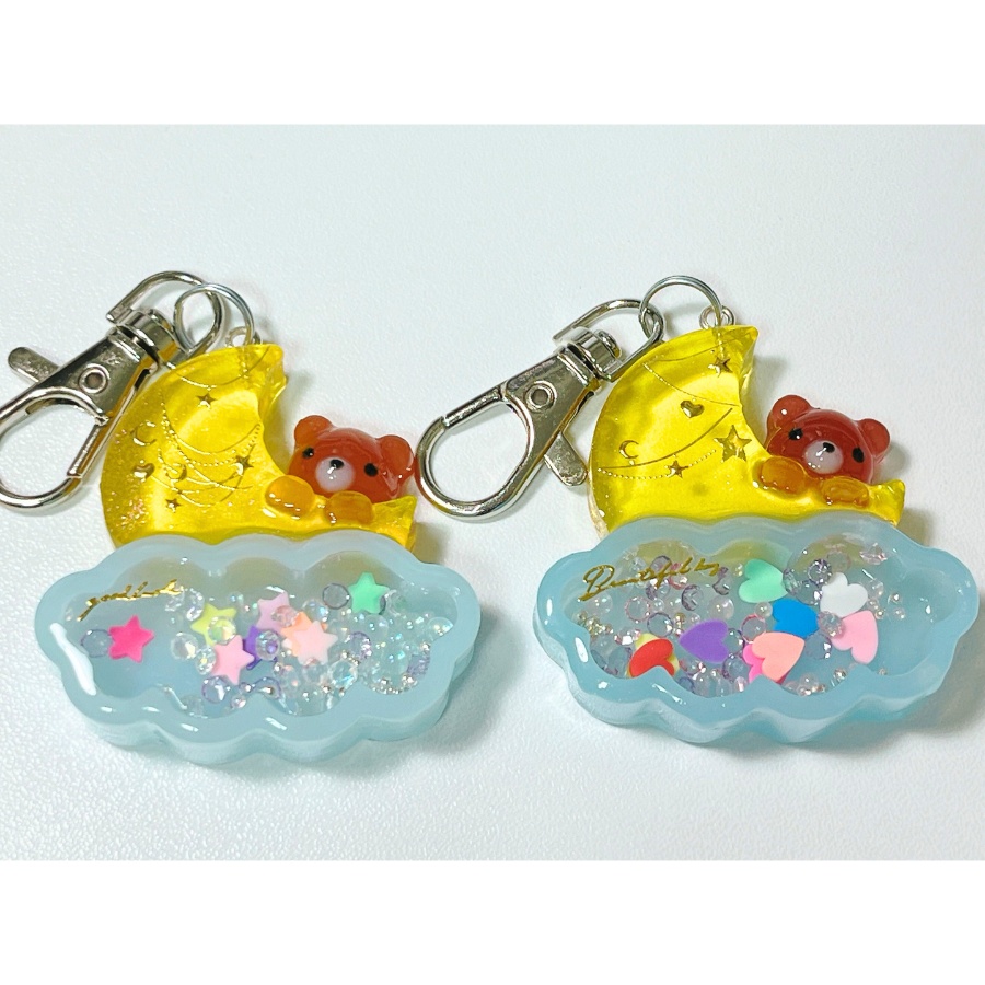 お空に浮かぶくまムーンキーホルダー1